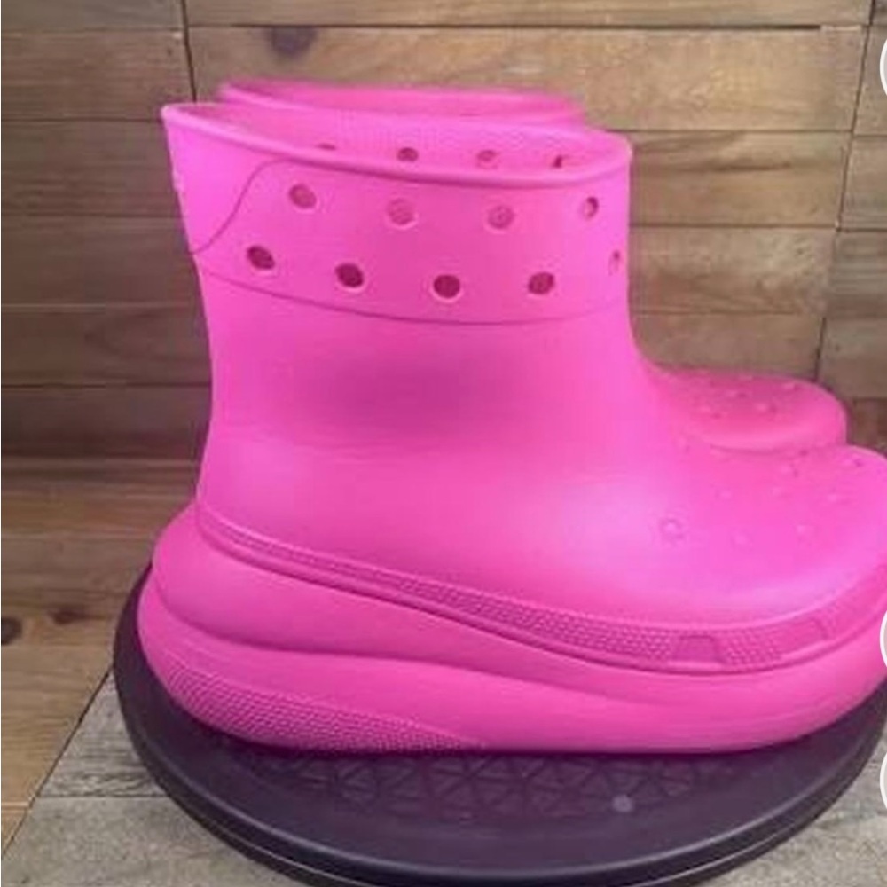 Women’s hot Pink Waterproof Croc rubber boot brand new